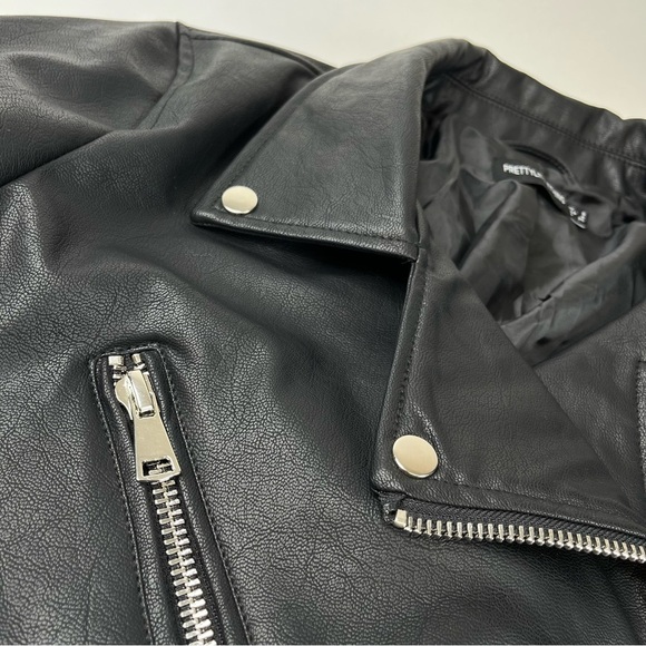Prettylittlething Black Faux Leather Oversized Longline Belted Biker Jacket - Picture 6 of 15